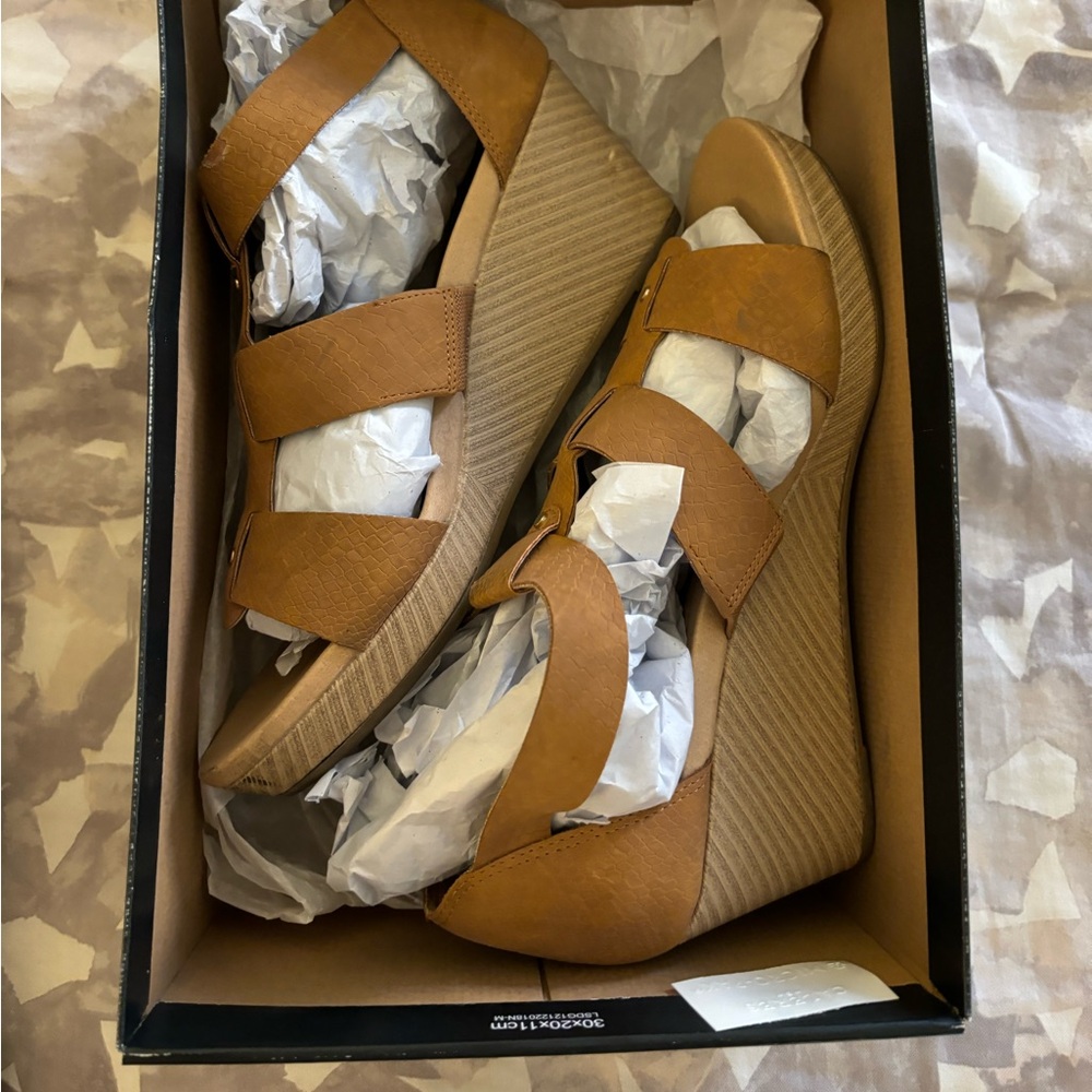 WORN ONCE - Dr. Scholl’s Wedge Sandal - Picture 2 of 6
